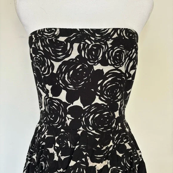 The Limited Event Dress - Picture 2 of 4